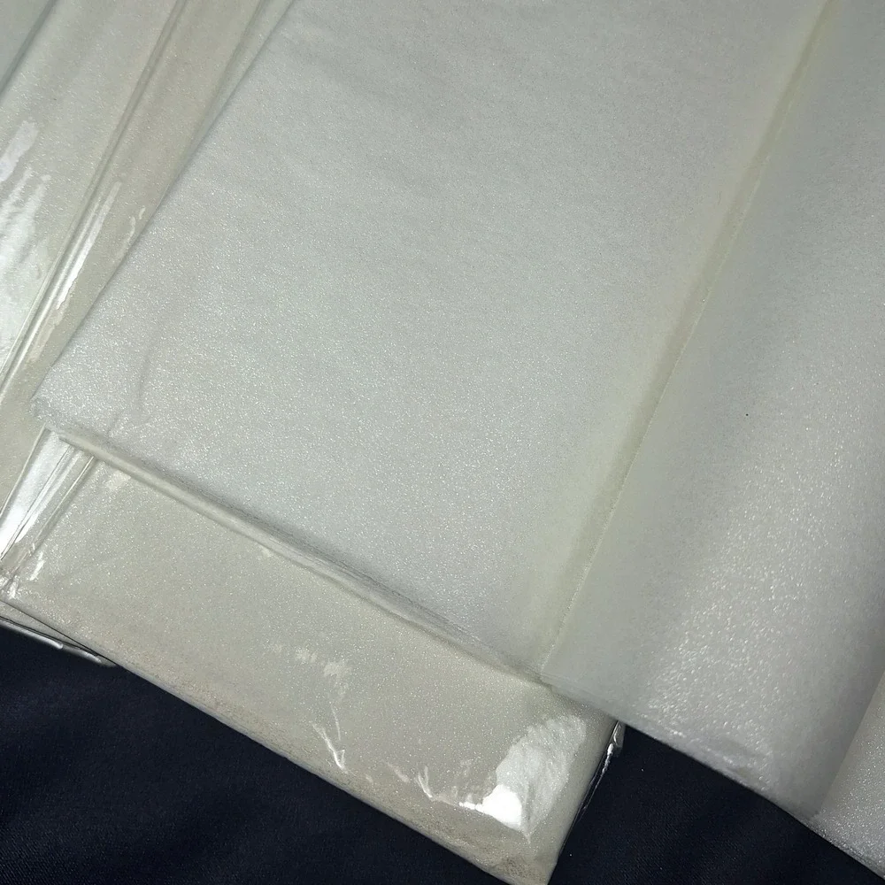Vintage Pearl White 20 x 26